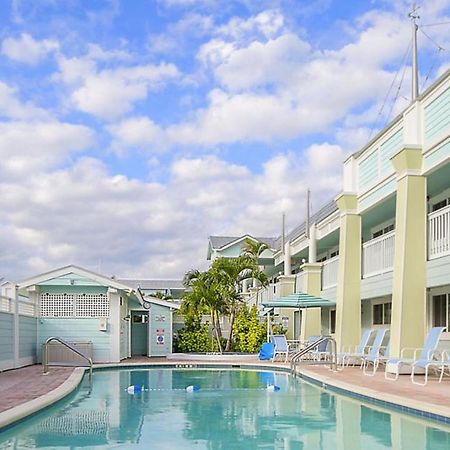 Resort Sixty-Six Холмс-Бич Экстерьер фото