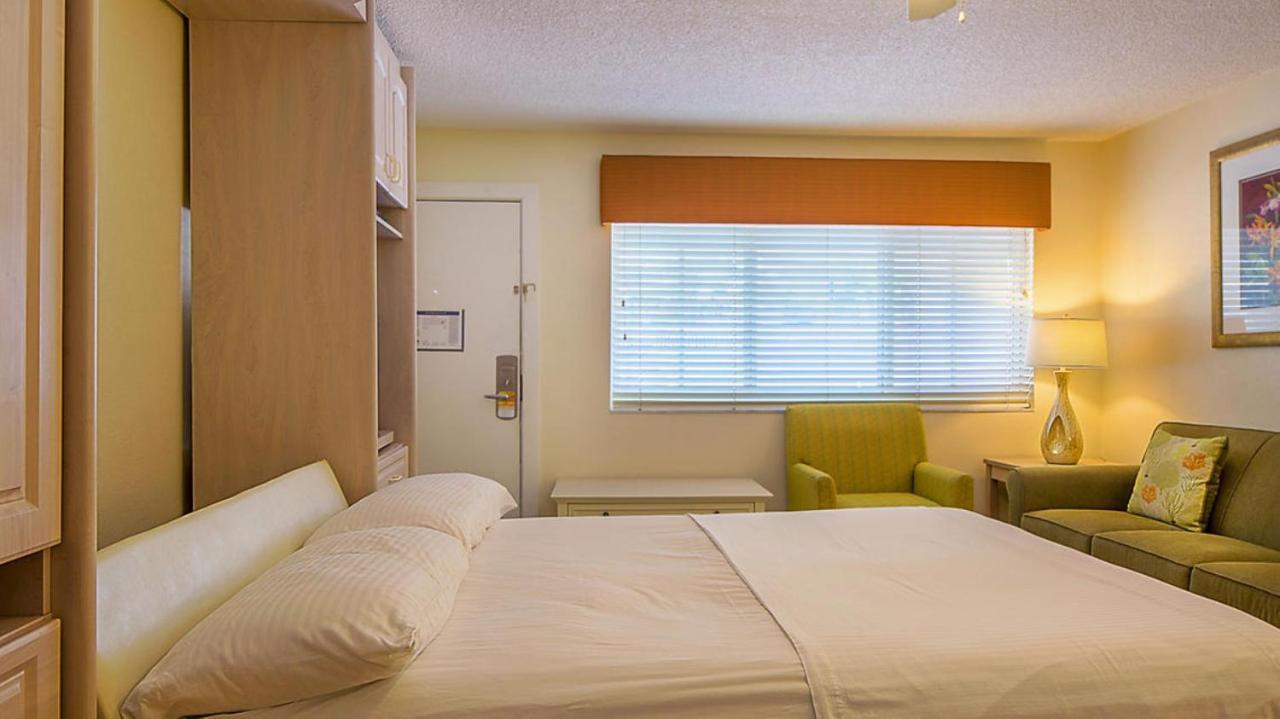 Resort Sixty-Six Холмс-Бич Экстерьер фото